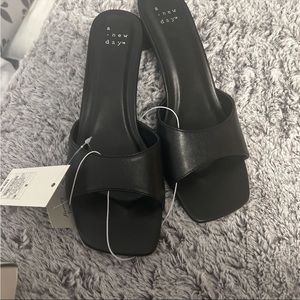 New women’s heels. Size 8